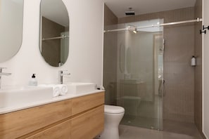 Apartment, 2 Bedrooms | Bathroom