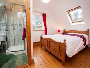 Travel cot, free WiFi, bed sheets - 4 Bed in Achill Island (oc-ii11020) (Doogort)