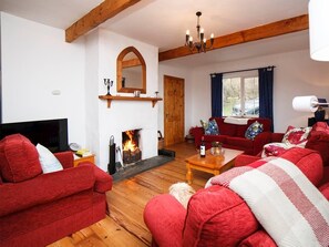 TV, fireplace - 4 Bed in Achill Island (oc-ii11020) (Doogort)