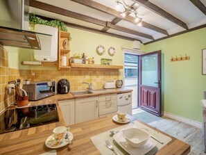Microwave, cookware/dishes/utensils - 1 Bed in Rosslare (oc-ii15905) (Ballybrittas)