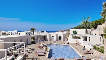 Habitación doble, balcón | Alberca