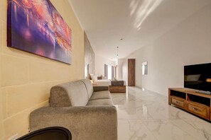 TV - Premium Tarxien Studio w/ Balcony Retreat (Tarxien)