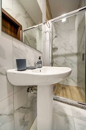 Hair dryer, towels - Premium Tarxien Studio w/ Balcony Retreat (Tarxien)