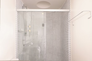 Shower, free toiletries, hair dryer, towels - Charlie Petrah Vila Buarque - Soft Opening (São Paulo)