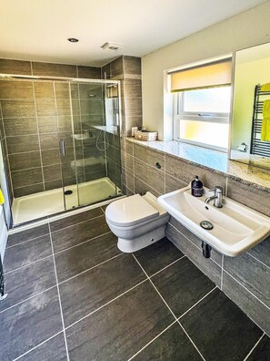 Towels - 4 Bed in Glenarm (oc-ii15925) (Glenarm)