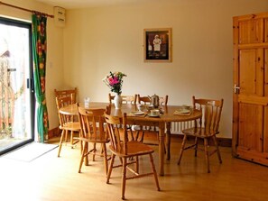 Dining - 4 Bed in Westport (oc-ii12085) (Westport)