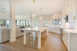 Fridge, microwave, oven, stovetop - Kiawah Exclusives | 3560 Seascape Oceanfront (Kiawah Island)