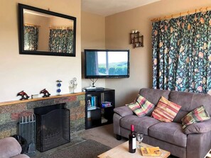 TV, fireplace - 5 Bed in Clifden (oc-ii05854) (Leagun)