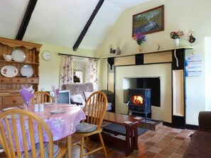 Dining - 2 Bed in Westport Quay (oc-ii15360) (Westport)