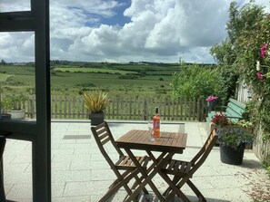 Outdoor dining - 1 Bed in Portballintrae (oc-ii15774) (Portballintrae)