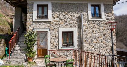 Holiday Home 'La Casa Di Pietra - Maissana' with Mountain View, Private Terrace and Private Garden
