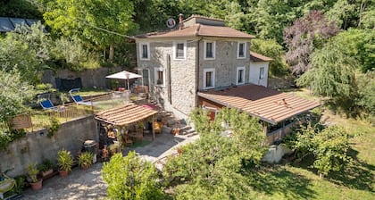 Holiday Home 'La Casa Di Pietra - Maissana' with Mountain View, Private Terrace and Private Garden