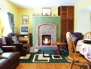TV, fireplace - 1 Bed in Ballysadare (oc-ii14644) (Drumiskabole West)