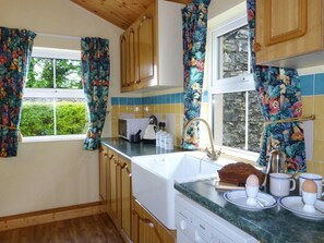 Microwave, oven, dishwasher, high chair - 1 Bed in Ballysadare (oc-ii14644) (Drumiskabole West)