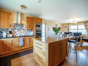 Microwave, oven, dishwasher, high chair - 4 Bed in Schull (oc-ii09887) (Schull)