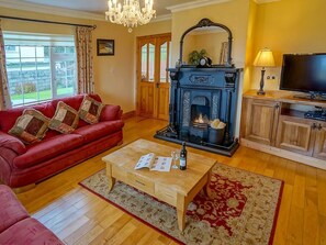 TV, fireplace - 4 Bed in Annascaul (oc-ii08305) (Cloncullen)