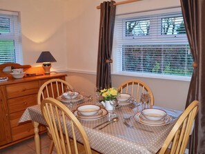 Dining - 2 Bed in Castlemaine (oc-ii08066) (Aughills)