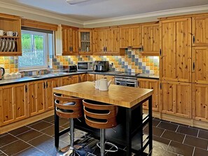 Microwave, oven, dishwasher, high chair - 2 Bed in Glenbeigh (oc-ii09122) (Dooks)