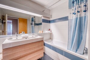Hair dryer, towels - Le Halo - Avec Balcon et Parking Privé (Le Bouscat)