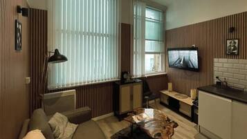 Condo, Non Smoking, Private Bathroom | Living area