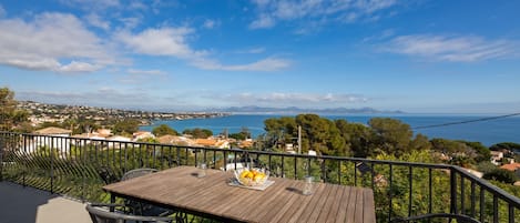 屋外ダイニングエリア