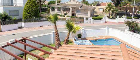 المنطقة المحيطة بالمنشأة