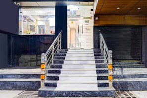 House | Reception - Collection O Iskcon Prayagraj (Prayagraj)