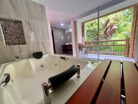 Interior. Hotel y termales Las Heliconias