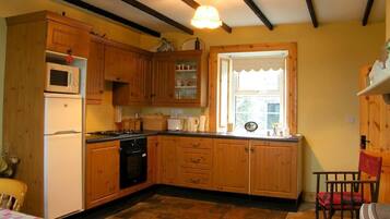 Microwave, oven, cookware/dishes/utensils