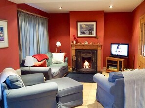 TV, fireplace