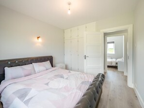 Iron/ironing board, free WiFi, bed sheets - 3 Bed in Kerry (oc-g32088) (Blanemore)