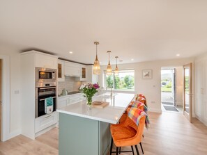 Microwave, oven, dishwasher, high chair - 3 Bed in Cashel (oc-a32863) (Glynsk Cottages)
