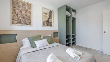 2 chambres, fer et planche à repasser, Wi-Fi, draps fournis