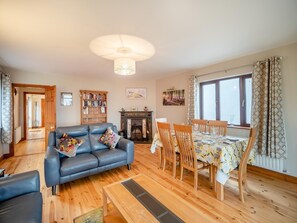 TV, fireplace - 3 Bed in Dingle (oc-ii05995) (Dingle)