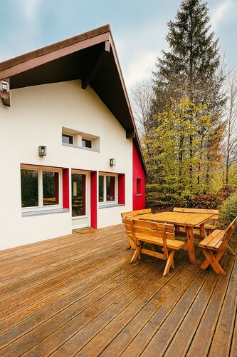 Detached chalet between lakes and Jura mountains