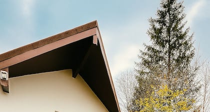 Detached chalet between lakes and Jura mountains