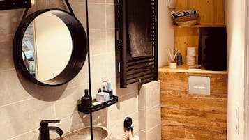 Dusche, Handtücher, Toilettenpapier