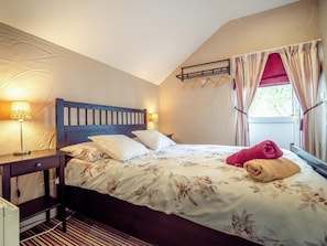 4 bedrooms, travel crib, WiFi (free), bed sheets