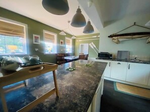 Microwave, oven, high chair, cookware/dishes/utensils - 4 Bed in Derrylin (oc-k35059) (Derrylin)