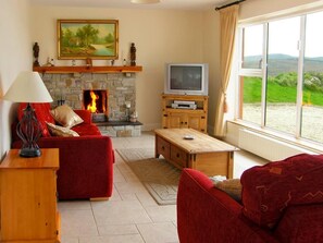 TV, fireplace - 3 Bed in Downings (oc-ii04588) (Downings)
