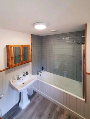 Towels - 2 Bed in Lecamey (oc-i560) (Glenagivney)