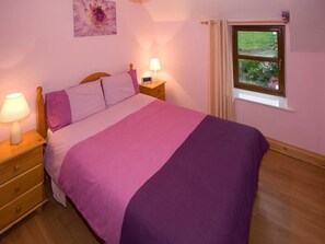 Cuna de viaje, wifi gratis y ropa de cama 
