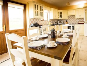 Microwave, oven, dishwasher, highchair - 4 Bed in Westport (oc-ii06093) (Drumslide)