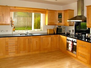 Microwave, oven, dishwasher, high chair - 3 Bed in Moville (oc-ii07029) (Moville)
