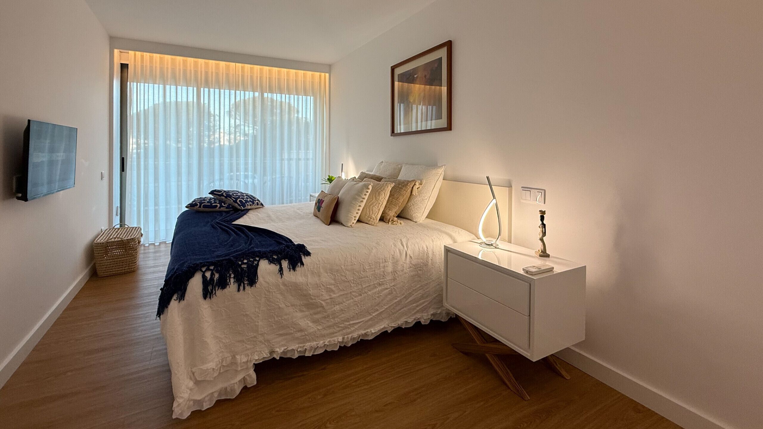 3 bedrooms, in-room safe, iron/ironing board, free WiFi