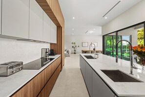 Private kitchen - Villa Indigo the Spa Villa (Miami)