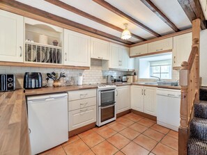 Microwave, oven, dishwasher, high chair - 3 Bed in Campile (oc-ii12050) (Campile)