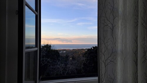 In quiet area, overlooking with sea view, 10 minutes from downtown and the sea