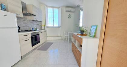 In quiet area, overlooking with sea view, 10 minutes from downtown and the sea