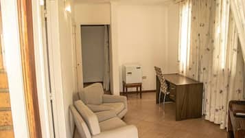 Comfort Suite, Balcony, Garden View | Interior